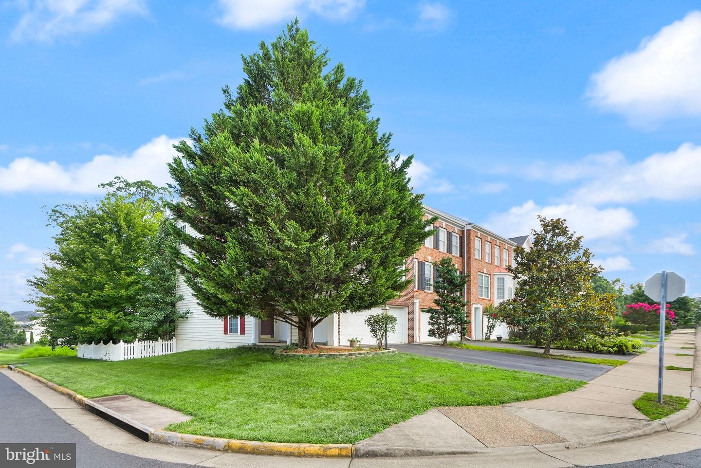 18418 MONTVIEW SQ, LEESBURG, Virginia 20176, 3 Bedrooms Bedrooms, ,3 BathroomsBathrooms,Residential,For sale,18418 MONTVIEW SQ,VALO2103270 MLS # VALO2103270