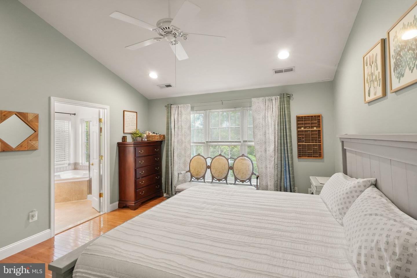 18418 MONTVIEW SQ, LEESBURG, Virginia 20176, 3 Bedrooms Bedrooms, ,3 BathroomsBathrooms,Residential,For sale,18418 MONTVIEW SQ,VALO2103270 MLS # VALO2103270