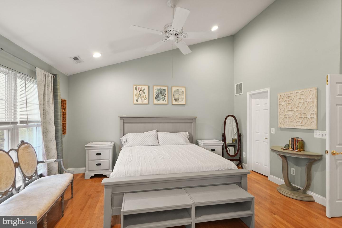 18418 MONTVIEW SQ, LEESBURG, Virginia 20176, 3 Bedrooms Bedrooms, ,3 BathroomsBathrooms,Residential,For sale,18418 MONTVIEW SQ,VALO2103270 MLS # VALO2103270