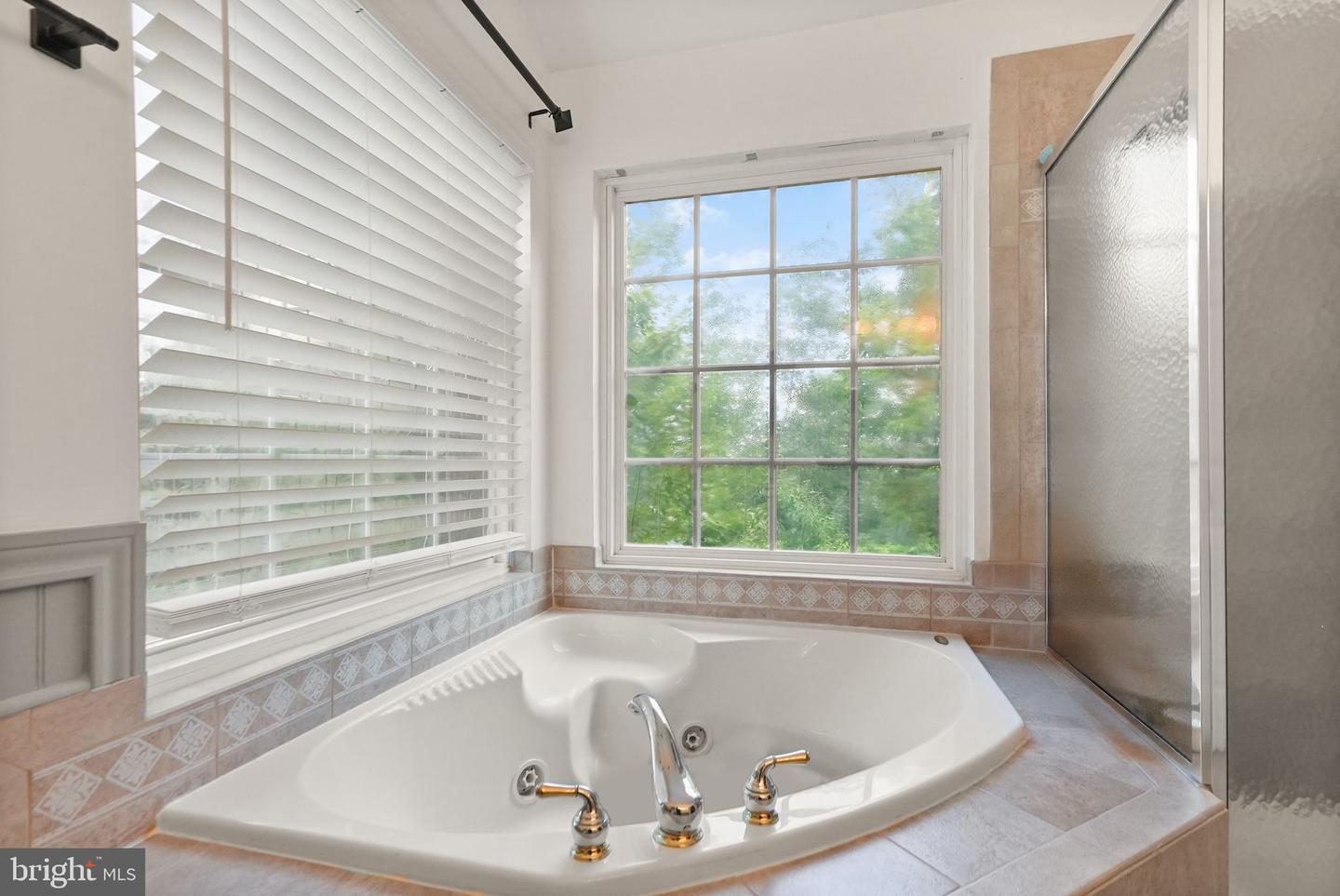 18418 MONTVIEW SQ, LEESBURG, Virginia 20176, 3 Bedrooms Bedrooms, ,3 BathroomsBathrooms,Residential,For sale,18418 MONTVIEW SQ,VALO2103270 MLS # VALO2103270