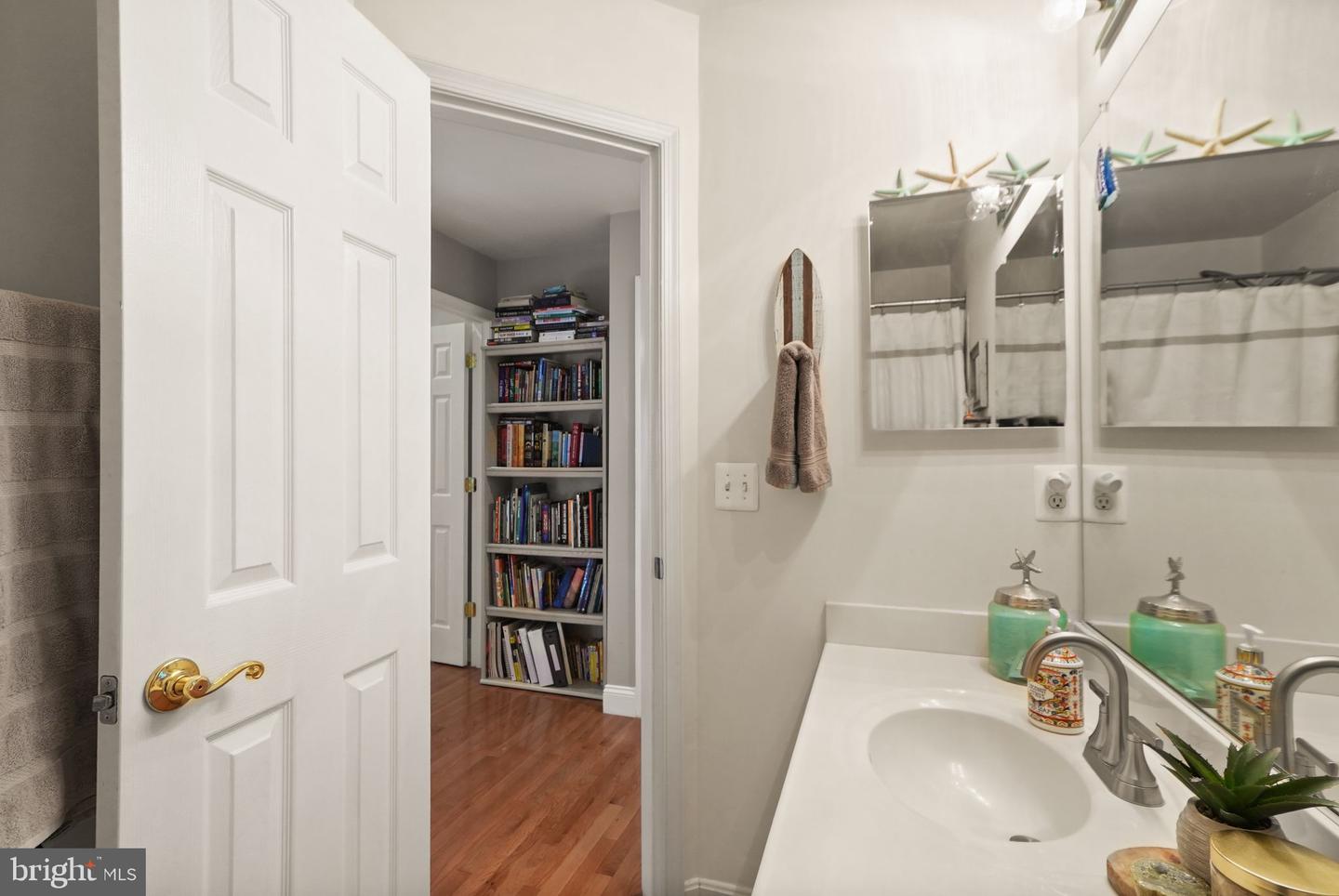 18418 MONTVIEW SQ, LEESBURG, Virginia 20176, 3 Bedrooms Bedrooms, ,3 BathroomsBathrooms,Residential,For sale,18418 MONTVIEW SQ,VALO2103270 MLS # VALO2103270