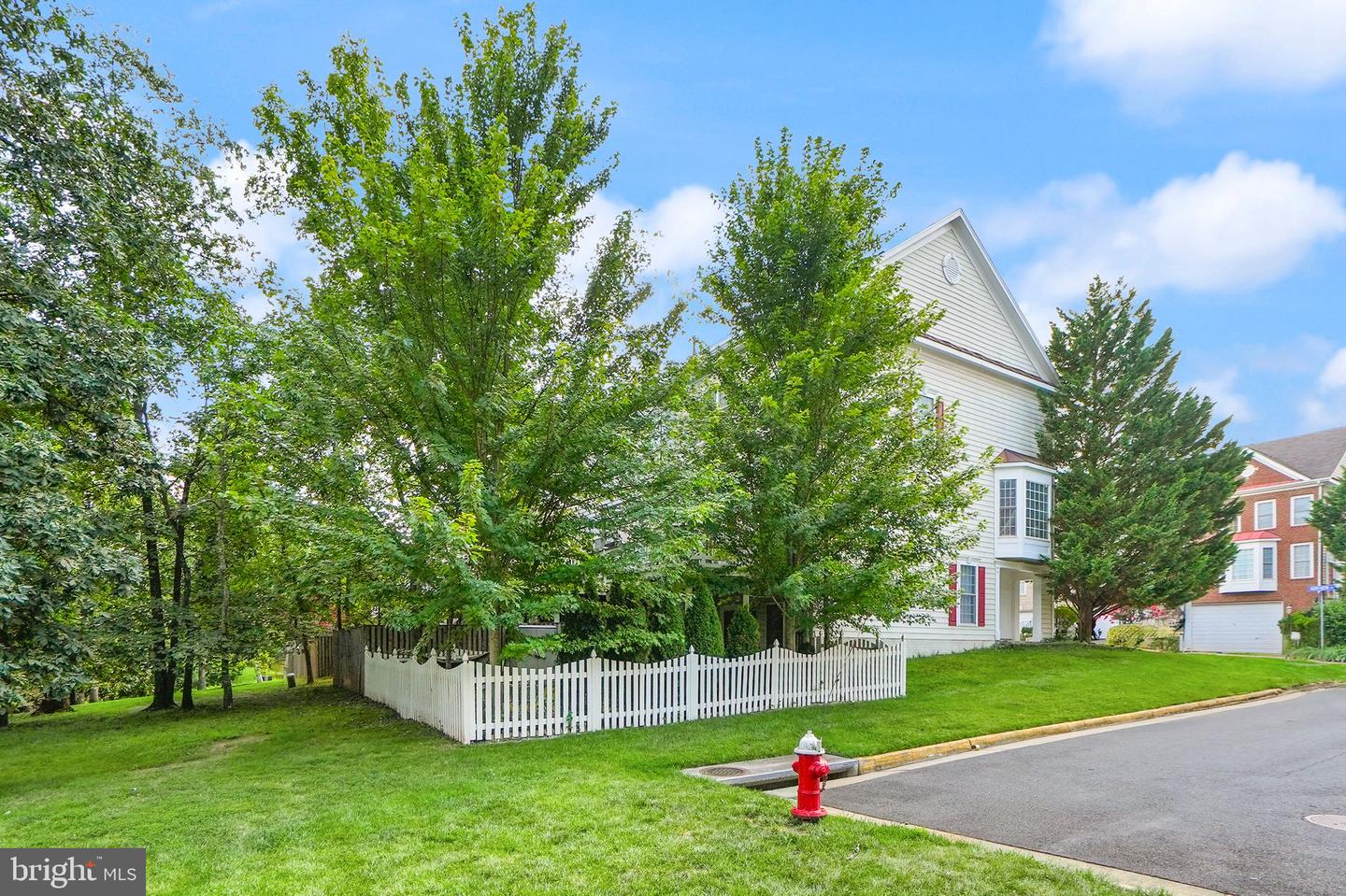 18418 MONTVIEW SQ, LEESBURG, Virginia 20176, 3 Bedrooms Bedrooms, ,3 BathroomsBathrooms,Residential,For sale,18418 MONTVIEW SQ,VALO2103270 MLS # VALO2103270