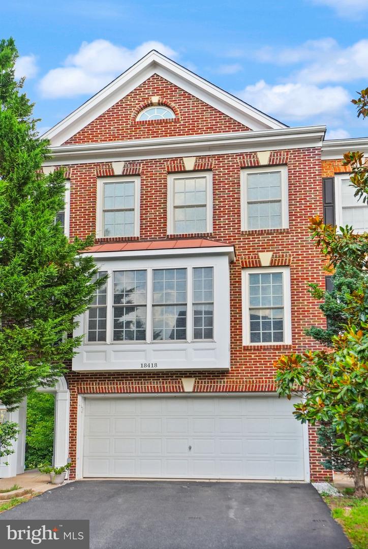 18418 MONTVIEW SQ, LEESBURG, Virginia 20176, 3 Bedrooms Bedrooms, ,3 BathroomsBathrooms,Residential,For sale,18418 MONTVIEW SQ,VALO2103270 MLS # VALO2103270