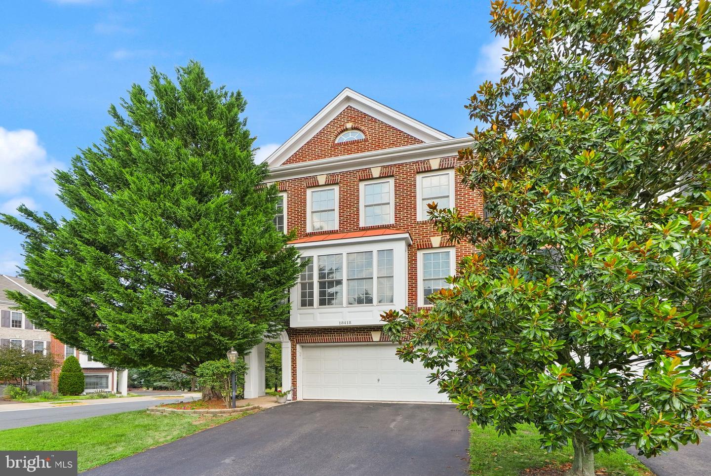 18418 MONTVIEW SQ, LEESBURG, Virginia 20176, 3 Bedrooms Bedrooms, ,3 BathroomsBathrooms,Residential,For sale,18418 MONTVIEW SQ,VALO2103270 MLS # VALO2103270