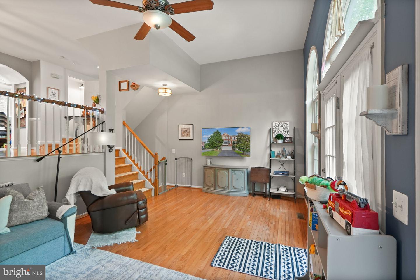 18418 MONTVIEW SQ, LEESBURG, Virginia 20176, 3 Bedrooms Bedrooms, ,3 BathroomsBathrooms,Residential,For sale,18418 MONTVIEW SQ,VALO2103270 MLS # VALO2103270