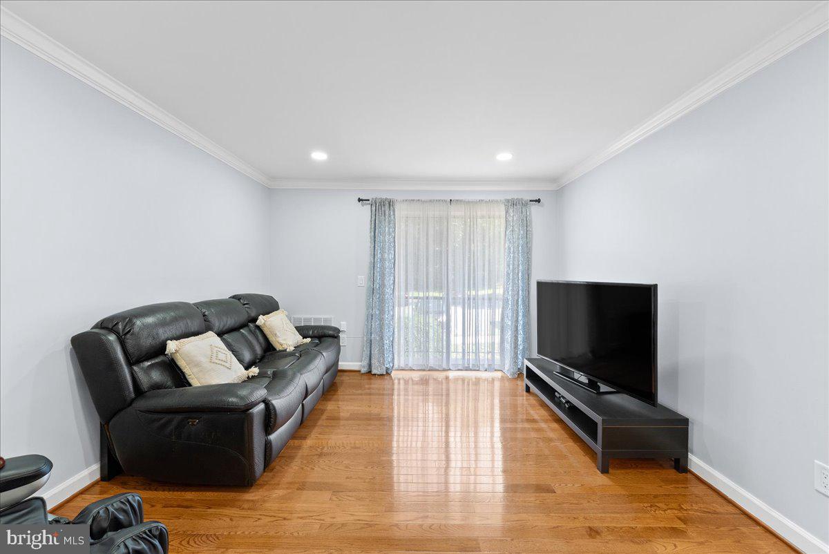14901 RYDELL RD #201, CENTREVILLE, Virginia 20121, 2 Bedrooms Bedrooms, ,2 BathroomsBathrooms,Residential,For sale,14901 RYDELL RD #201,VAFX2257944 MLS # VAFX2257944