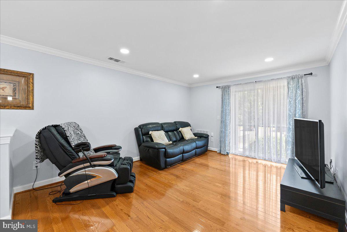 14901 RYDELL RD #201, CENTREVILLE, Virginia 20121, 2 Bedrooms Bedrooms, ,2 BathroomsBathrooms,Residential,For sale,14901 RYDELL RD #201,VAFX2257944 MLS # VAFX2257944
