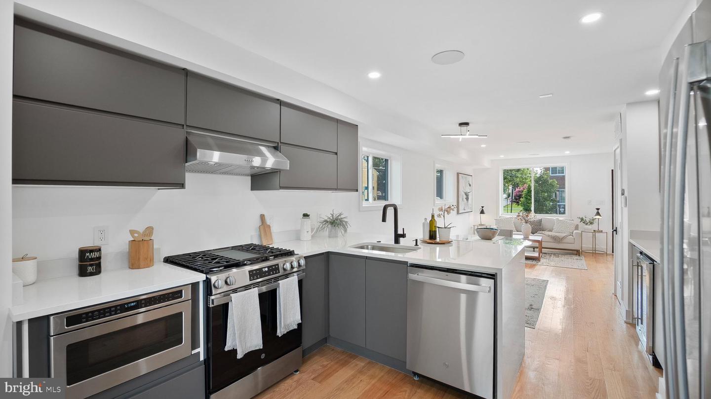 7521 9TH ST NW, WASHINGTON, District Of Columbia 20012, 4 Bedrooms Bedrooms, ,2 BathroomsBathrooms,Residential,For sale,7521 9TH ST NW,DCDC2212372 MLS # DCDC2212372