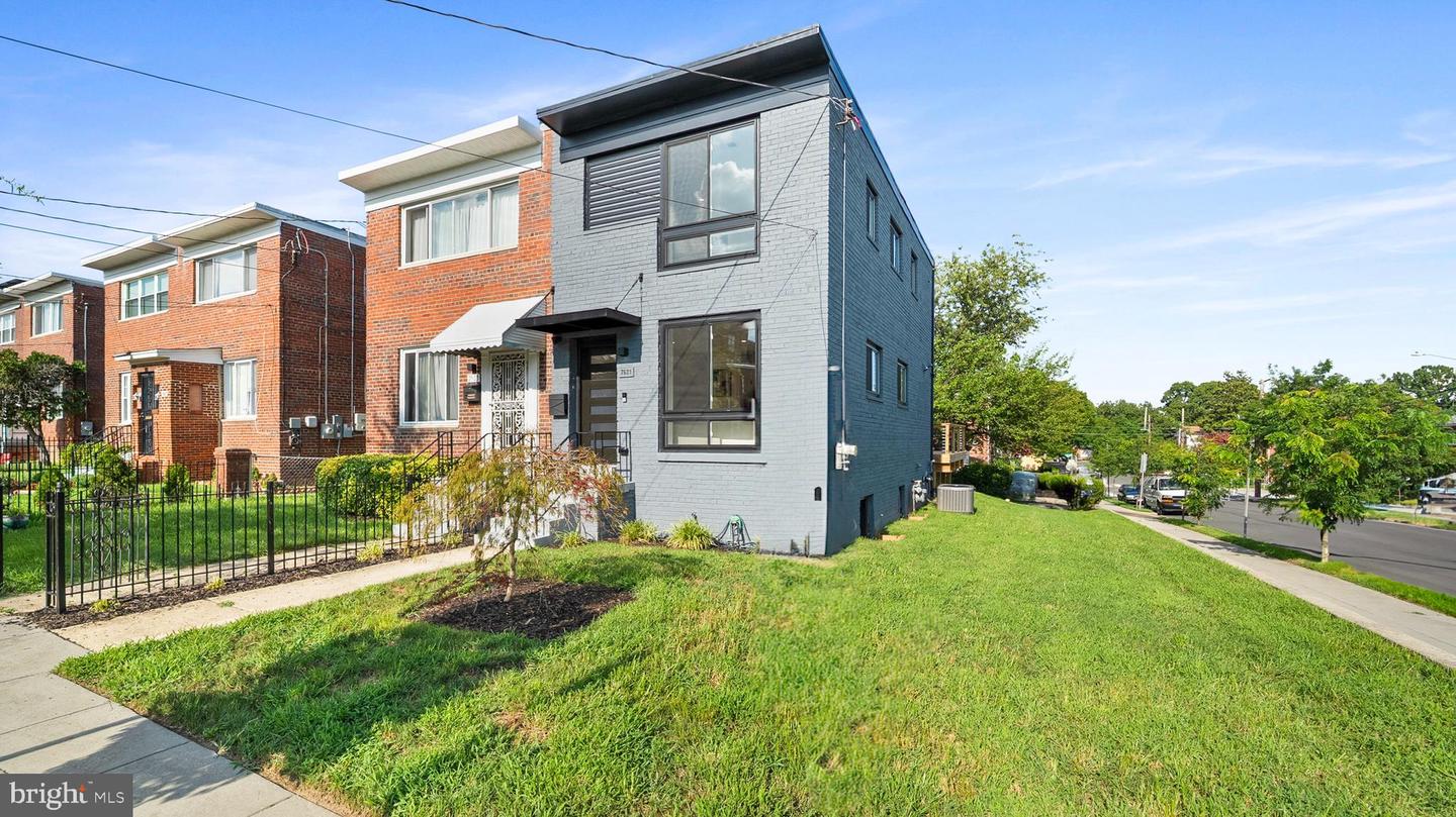 7521 9TH ST NW, WASHINGTON, District Of Columbia 20012, 4 Bedrooms Bedrooms, ,2 BathroomsBathrooms,Residential,For sale,7521 9TH ST NW,DCDC2212372 MLS # DCDC2212372