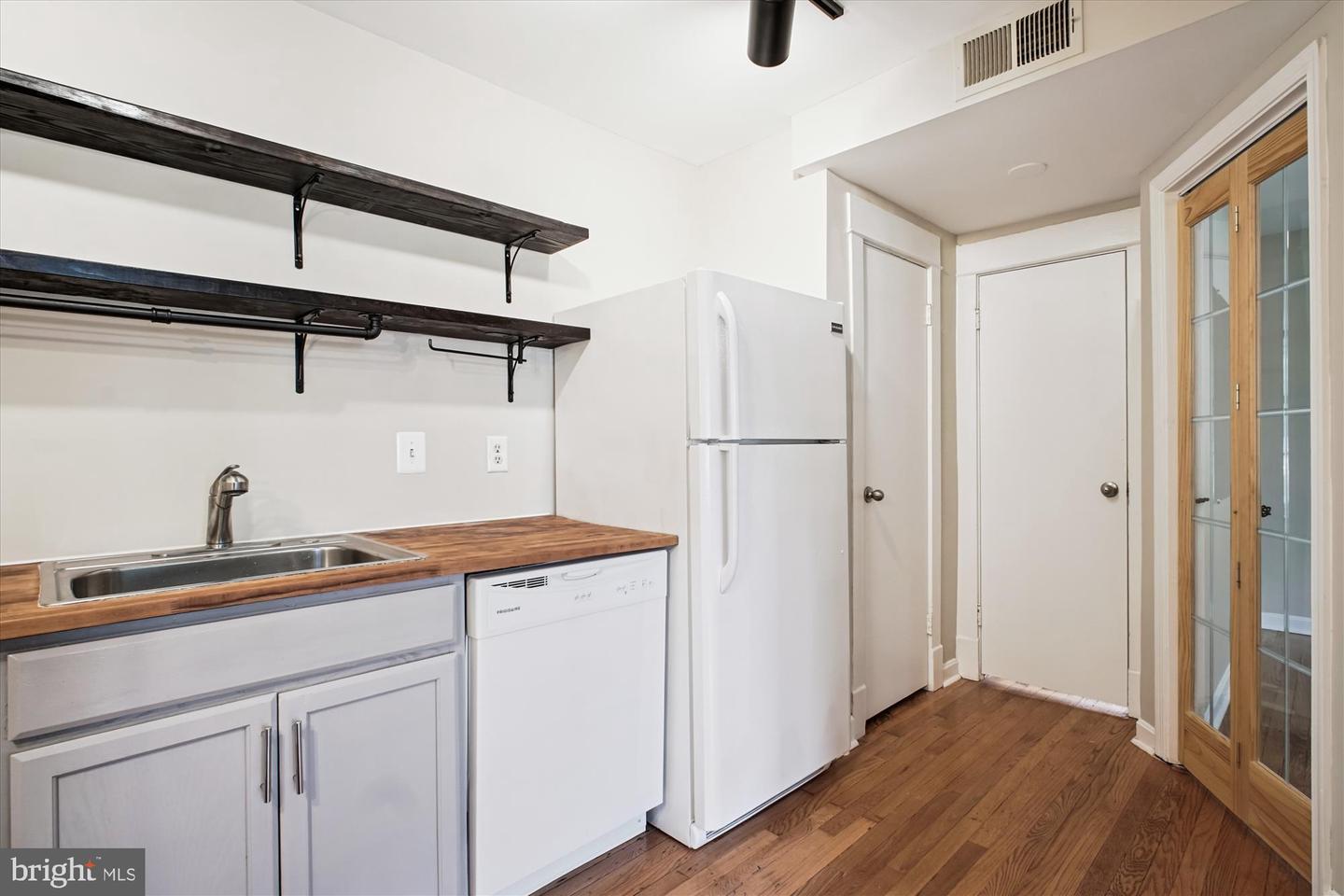 1706 DEWITT AVE #A, ALEXANDRIA, Virginia 22301, 1 Bedroom Bedrooms, ,1 BathroomBathrooms,Residential,For sale,1706 DEWITT AVE #A,VAAX2047920 MLS # VAAX2047920