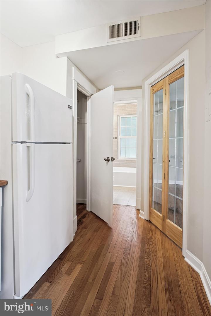 1706 DEWITT AVE #A, ALEXANDRIA, Virginia 22301, 1 Bedroom Bedrooms, ,1 BathroomBathrooms,Residential,For sale,1706 DEWITT AVE #A,VAAX2047920 MLS # VAAX2047920
