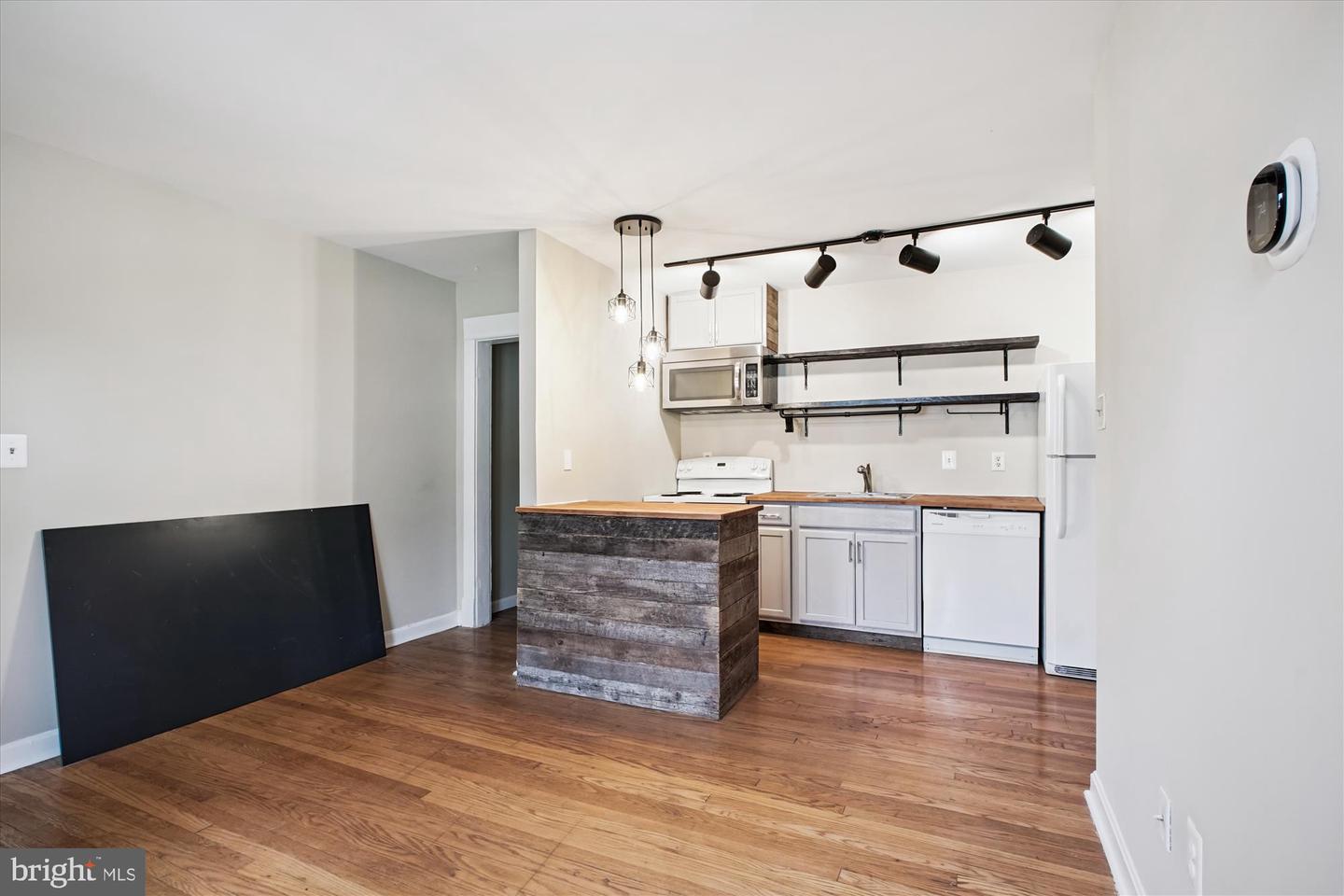 1706 DEWITT AVE #A, ALEXANDRIA, Virginia 22301, 1 Bedroom Bedrooms, ,1 BathroomBathrooms,Residential,For sale,1706 DEWITT AVE #A,VAAX2047920 MLS # VAAX2047920