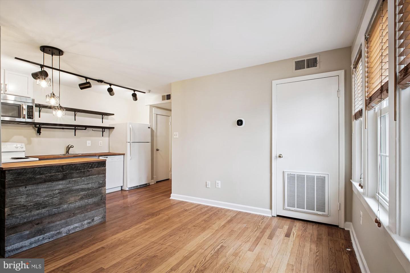 1706 DEWITT AVE #A, ALEXANDRIA, Virginia 22301, 1 Bedroom Bedrooms, ,1 BathroomBathrooms,Residential,For sale,1706 DEWITT AVE #A,VAAX2047920 MLS # VAAX2047920