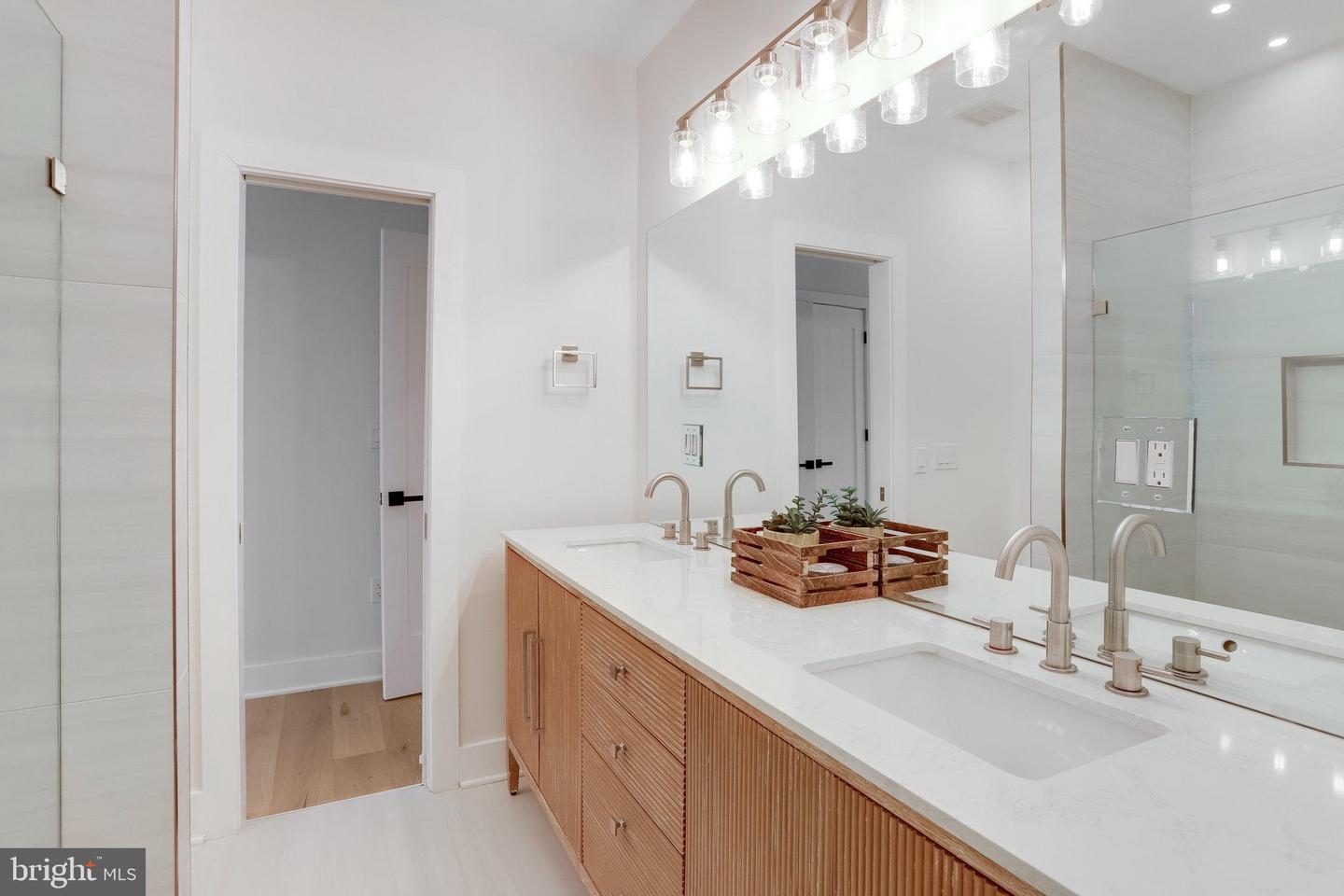 1600 37TH ST NW, WASHINGTON, District Of Columbia 20007, 5 Bedrooms Bedrooms, ,4 BathroomsBathrooms,Residential,For sale,1600 37TH ST NW,DCDC2187336 MLS # DCDC2187336