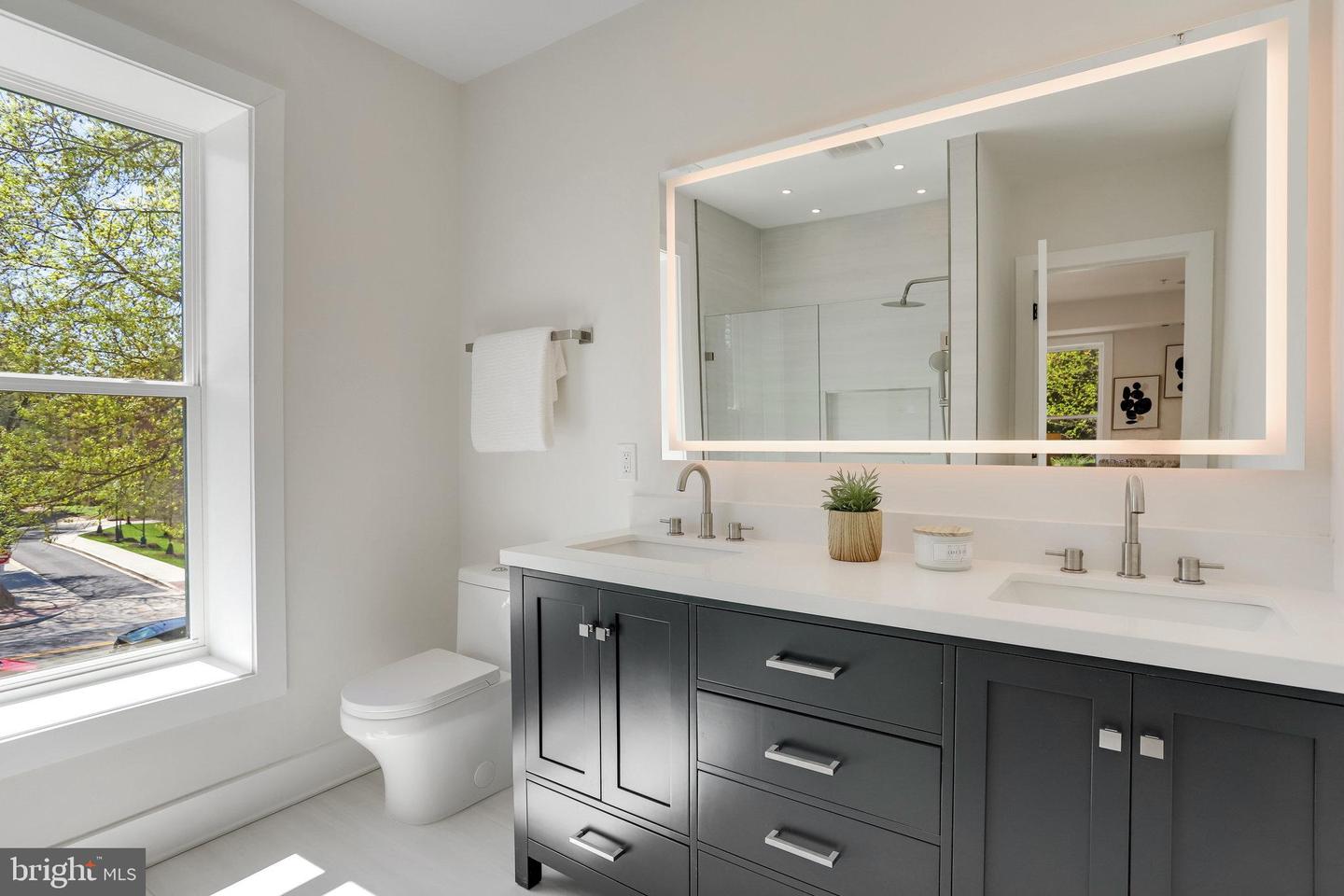 1600 37TH ST NW, WASHINGTON, District Of Columbia 20007, 5 Bedrooms Bedrooms, ,4 BathroomsBathrooms,Residential,For sale,1600 37TH ST NW,DCDC2187336 MLS # DCDC2187336