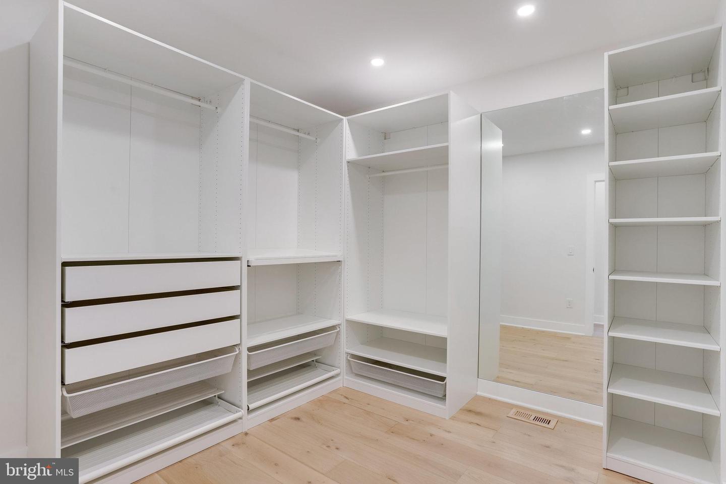 1600 37TH ST NW, WASHINGTON, District Of Columbia 20007, 5 Bedrooms Bedrooms, ,4 BathroomsBathrooms,Residential,For sale,1600 37TH ST NW,DCDC2187336 MLS # DCDC2187336