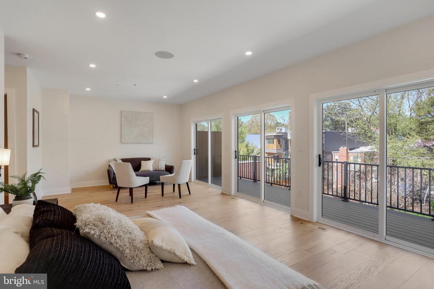 1600 37TH ST NW, WASHINGTON, District Of Columbia 20007, 5 Bedrooms Bedrooms, ,4 BathroomsBathrooms,Residential,For sale,1600 37TH ST NW,DCDC2187336 MLS # DCDC2187336