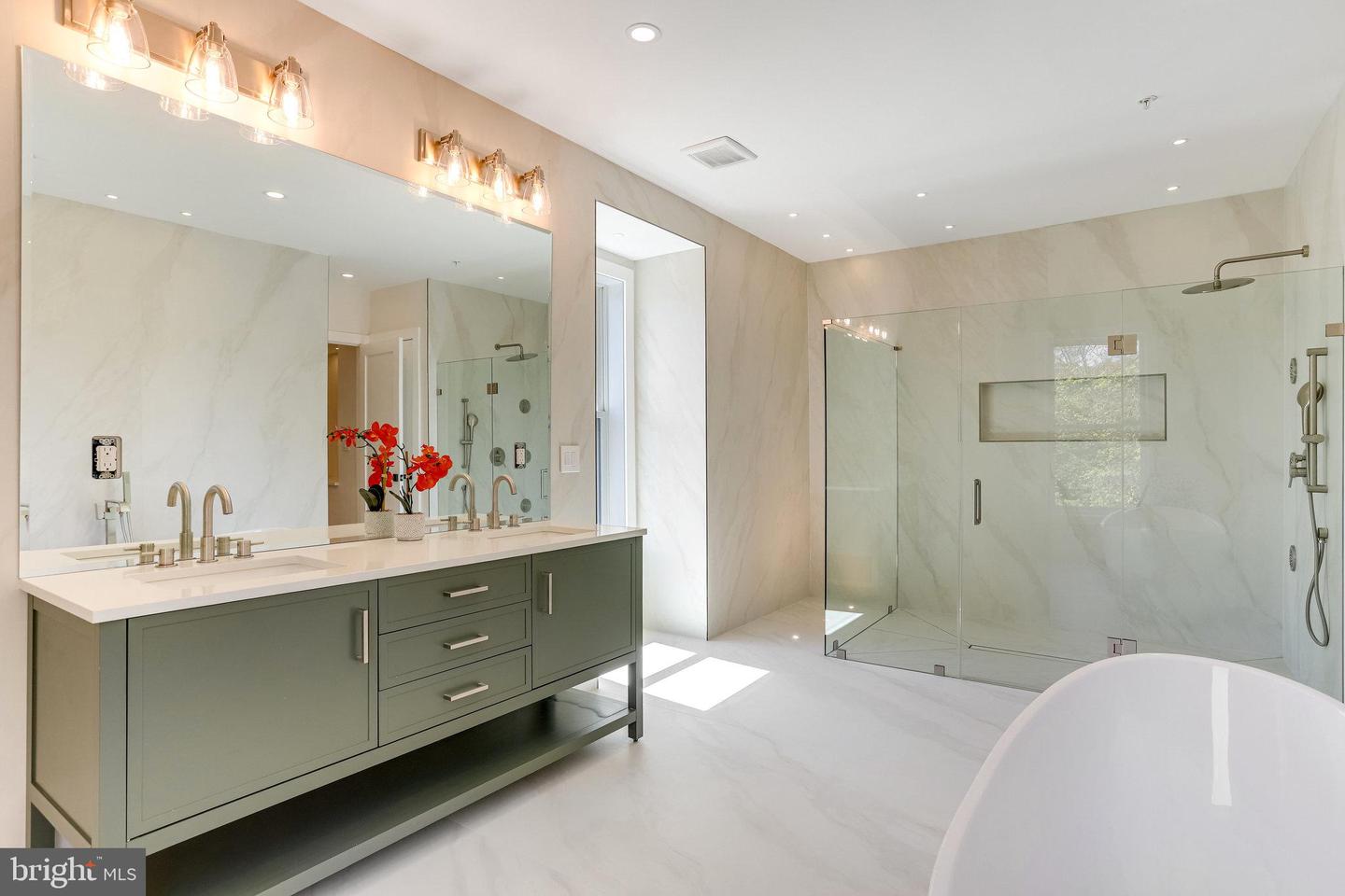 1600 37TH ST NW, WASHINGTON, District Of Columbia 20007, 5 Bedrooms Bedrooms, ,4 BathroomsBathrooms,Residential,For sale,1600 37TH ST NW,DCDC2187336 MLS # DCDC2187336