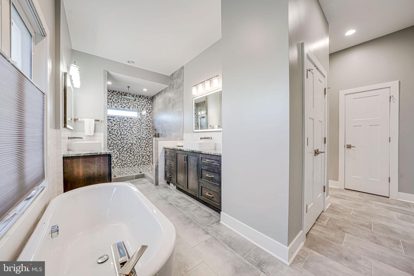 12116 PETEY LN, LOVETTSVILLE, Virginia 20180, 5 Bedrooms Bedrooms, ,4 BathroomsBathrooms,Residential,For sale,12116 PETEY LN,VALO2094624 MLS # VALO2094624