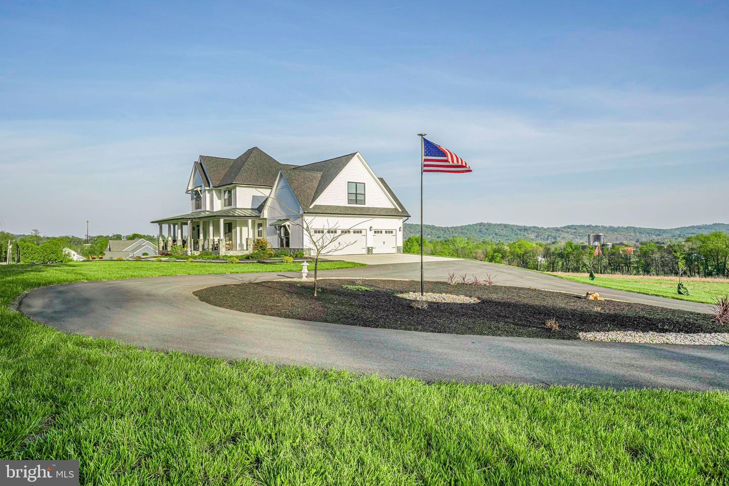 12116 PETEY LN, LOVETTSVILLE, Virginia 20180, 5 Bedrooms Bedrooms, ,4 BathroomsBathrooms,Residential,For sale,12116 PETEY LN,VALO2094624 MLS # VALO2094624