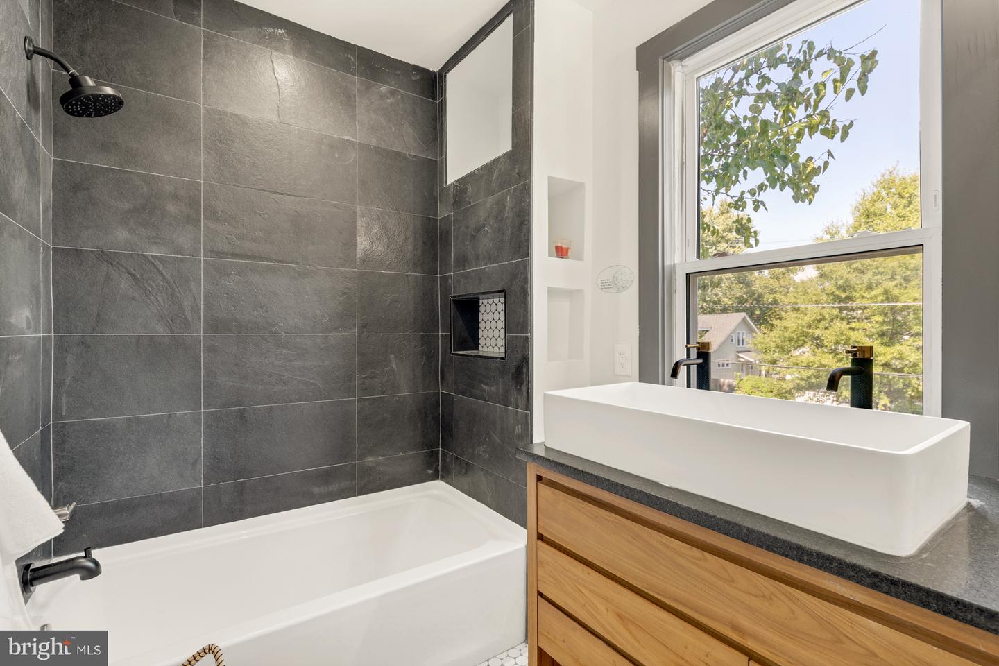 1925 LAWRENCE ST NE, WASHINGTON, District Of Columbia 20018, 6 Bedrooms Bedrooms, ,4 BathroomsBathrooms,Residential,For sale,1925 LAWRENCE ST NE,DCDC2197354 MLS # DCDC2197354