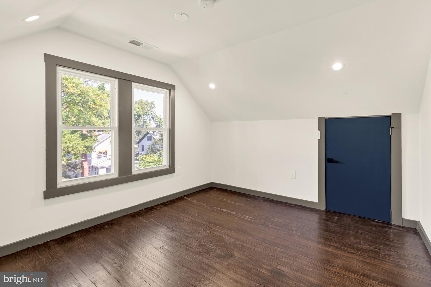 1925 LAWRENCE ST NE, WASHINGTON, District Of Columbia 20018, 6 Bedrooms Bedrooms, ,4 BathroomsBathrooms,Residential,For sale,1925 LAWRENCE ST NE,DCDC2197354 MLS # DCDC2197354