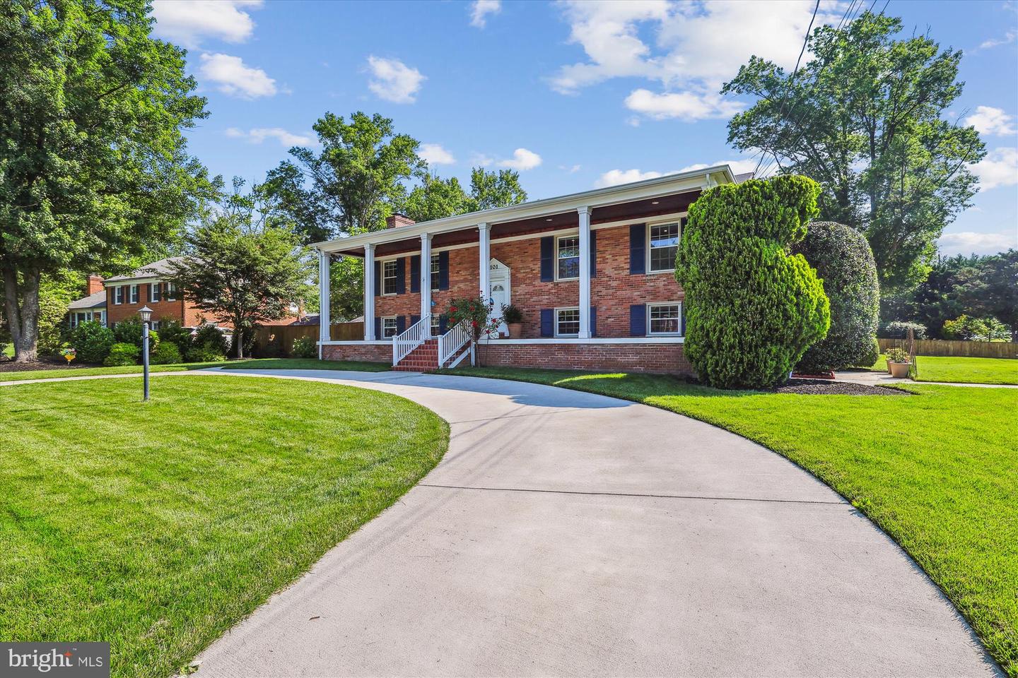 101 OAKMONT CT NE, VIENNA, Virginia 22180, 6 Bedrooms Bedrooms, ,4 BathroomsBathrooms,Residential,For sale,101 OAKMONT CT NE,VAFX2238710 MLS # VAFX2238710