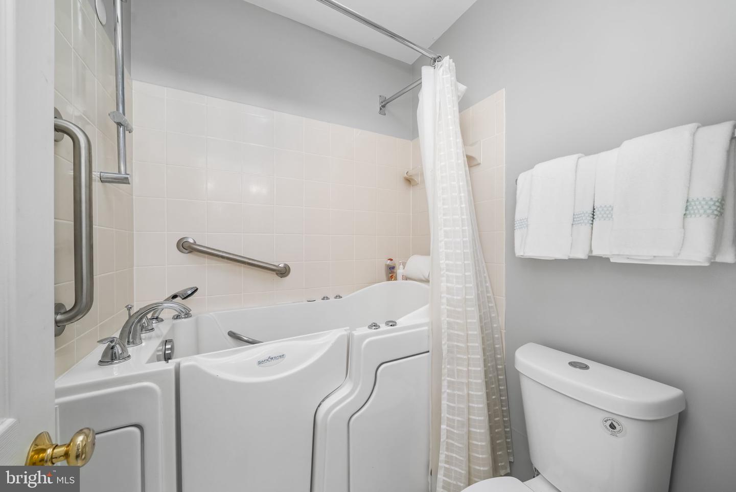 8104 CHARS LANDING CT, SPRINGFIELD, Virginia 22153, 5 Bedrooms Bedrooms, ,4 BathroomsBathrooms,Residential,For sale,8104 CHARS LANDING CT,VAFX2245928 MLS # VAFX2245928