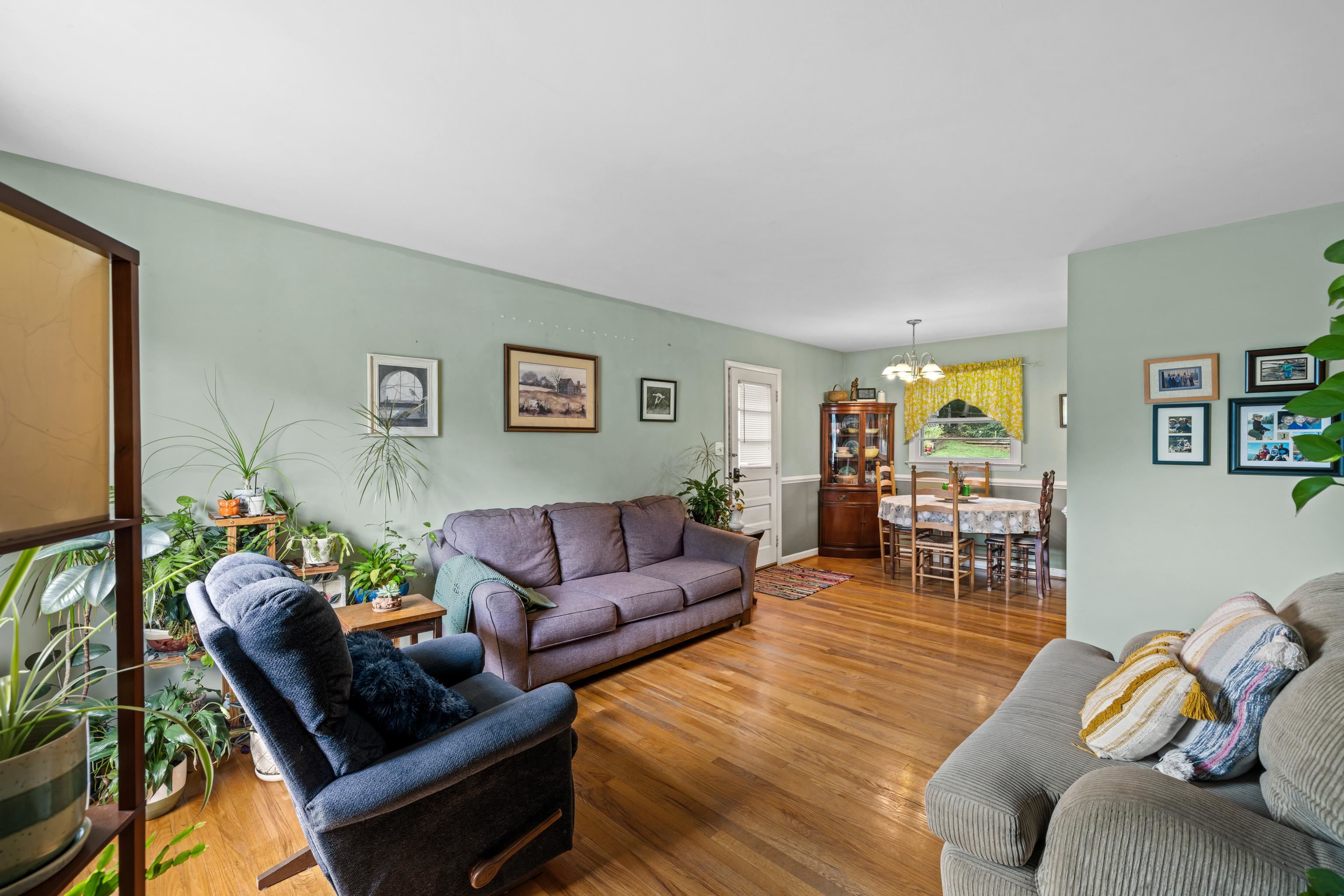 708 CHERRY HILL DR, STAUNTON, Virginia 24401, 3 Bedrooms Bedrooms, ,1 BathroomBathrooms,Residential,708 CHERRY HILL DR,667209 MLS # 667209