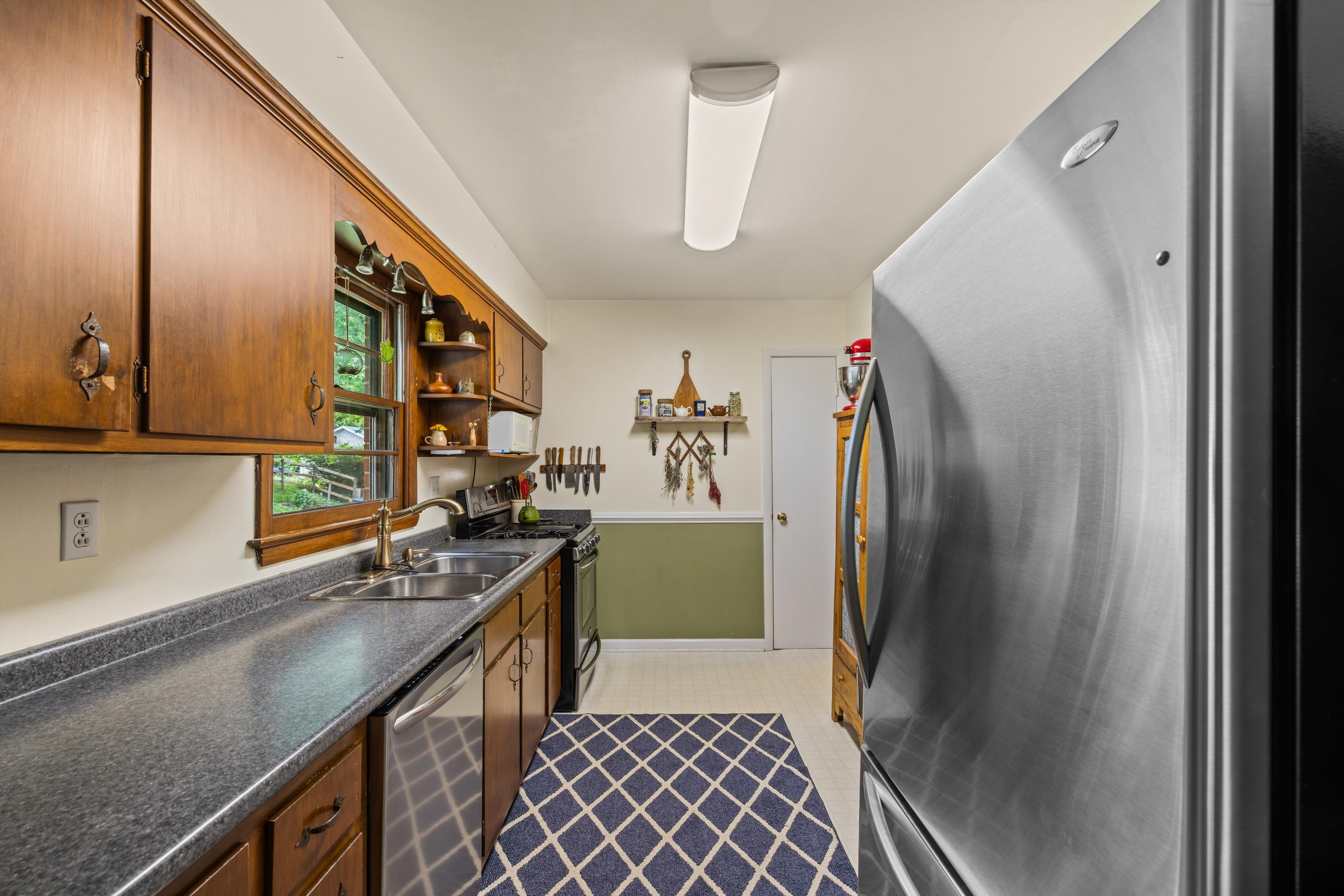 708 CHERRY HILL DR, STAUNTON, Virginia 24401, 3 Bedrooms Bedrooms, ,1 BathroomBathrooms,Residential,708 CHERRY HILL DR,667209 MLS # 667209