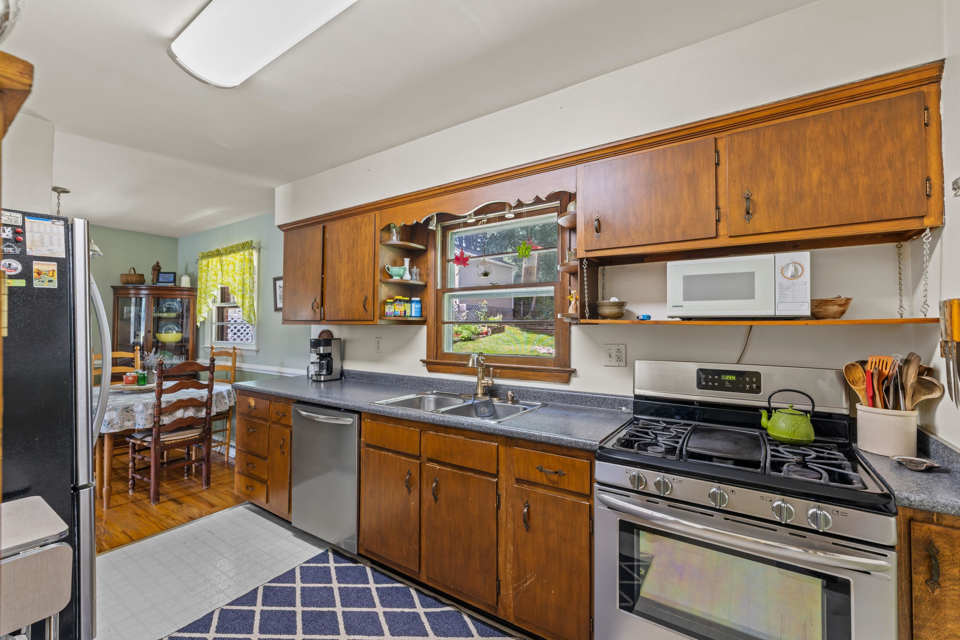 708 CHERRY HILL DR, STAUNTON, Virginia 24401, 3 Bedrooms Bedrooms, ,1 BathroomBathrooms,Residential,708 CHERRY HILL DR,667209 MLS # 667209