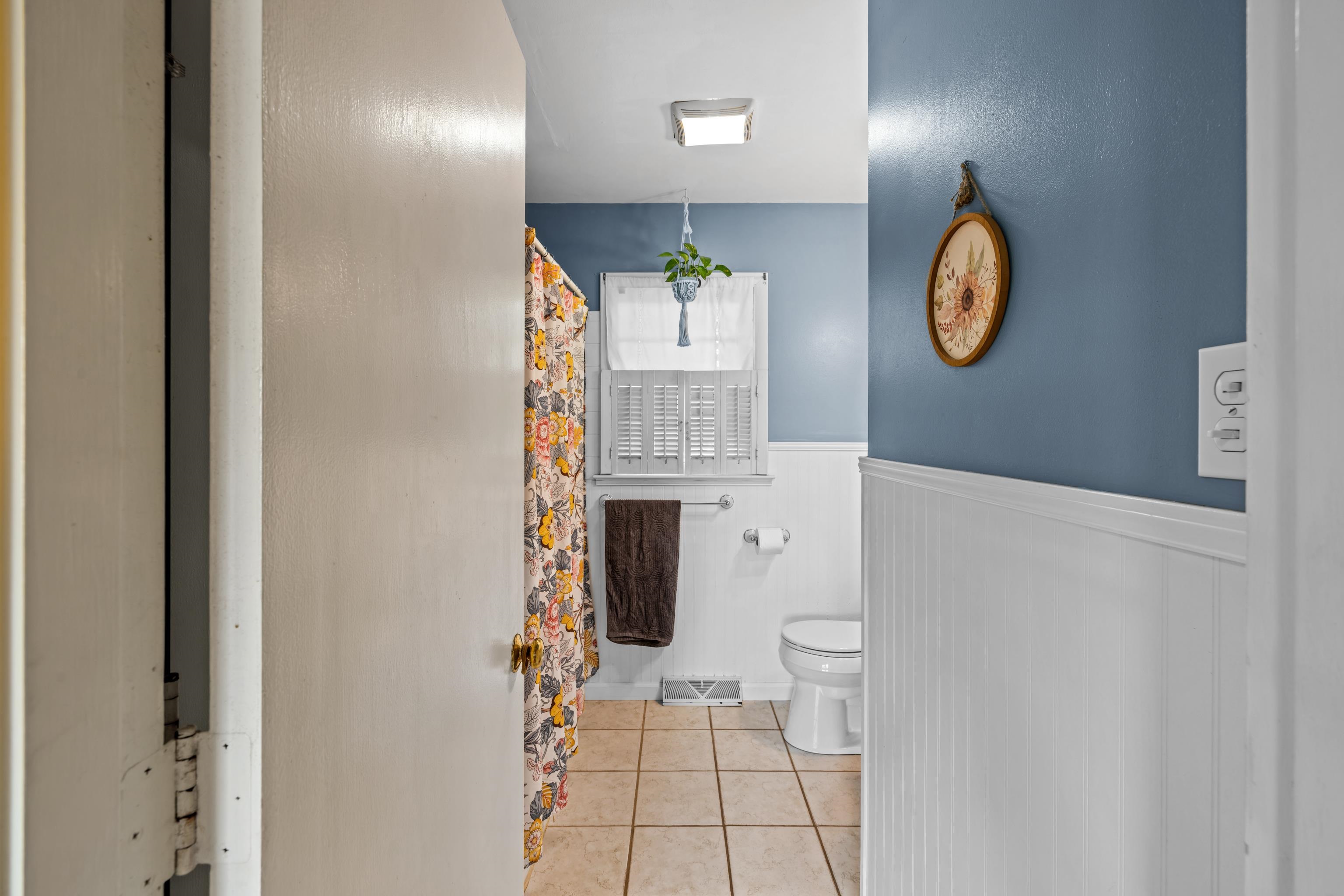708 CHERRY HILL DR, STAUNTON, Virginia 24401, 3 Bedrooms Bedrooms, ,1 BathroomBathrooms,Residential,708 CHERRY HILL DR,667209 MLS # 667209
