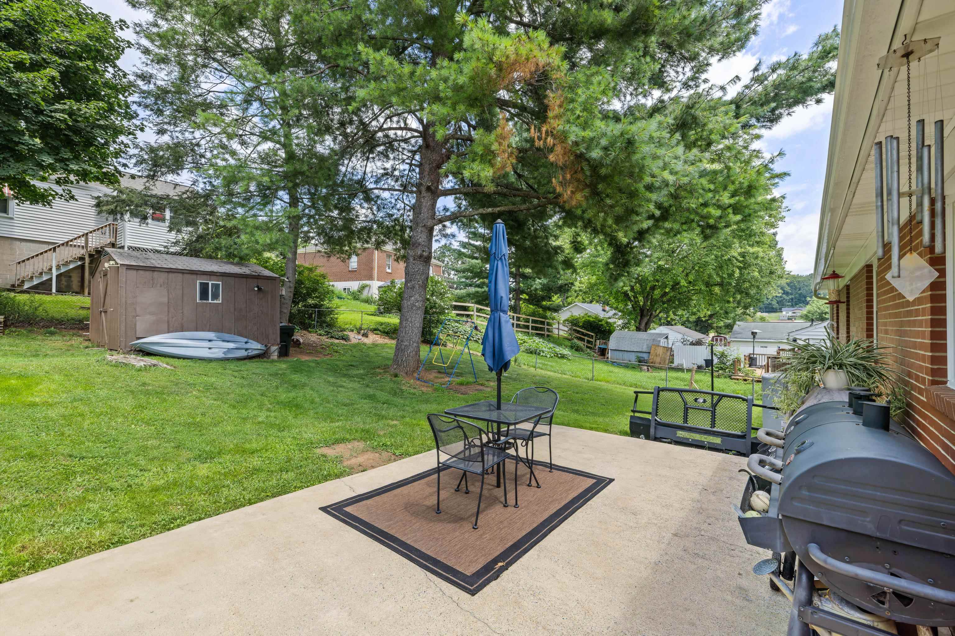 708 CHERRY HILL DR, STAUNTON, Virginia 24401, 3 Bedrooms Bedrooms, ,1 BathroomBathrooms,Residential,708 CHERRY HILL DR,667209 MLS # 667209