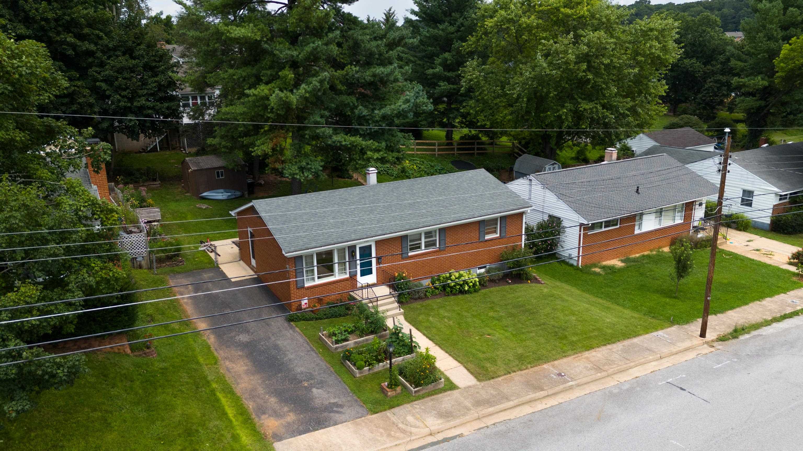 708 CHERRY HILL DR, STAUNTON, Virginia 24401, 3 Bedrooms Bedrooms, ,1 BathroomBathrooms,Residential,708 CHERRY HILL DR,667209 MLS # 667209