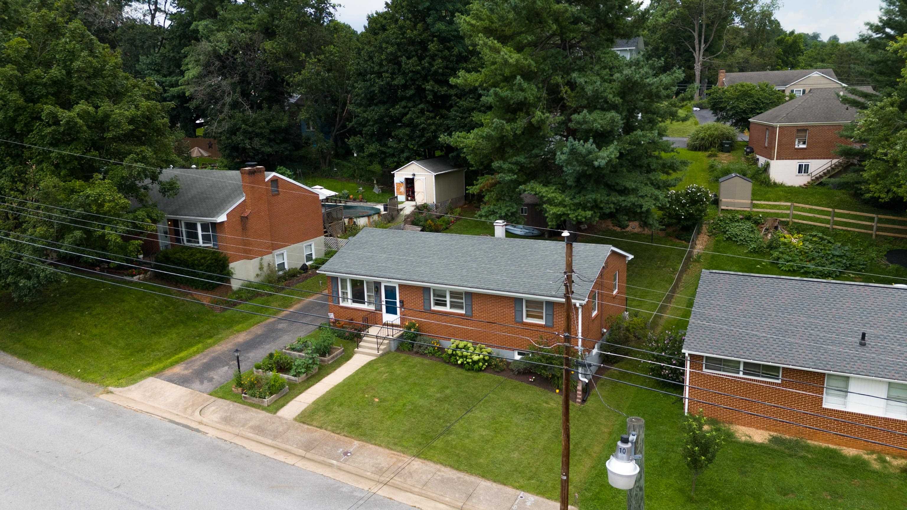 708 CHERRY HILL DR, STAUNTON, Virginia 24401, 3 Bedrooms Bedrooms, ,1 BathroomBathrooms,Residential,708 CHERRY HILL DR,667209 MLS # 667209
