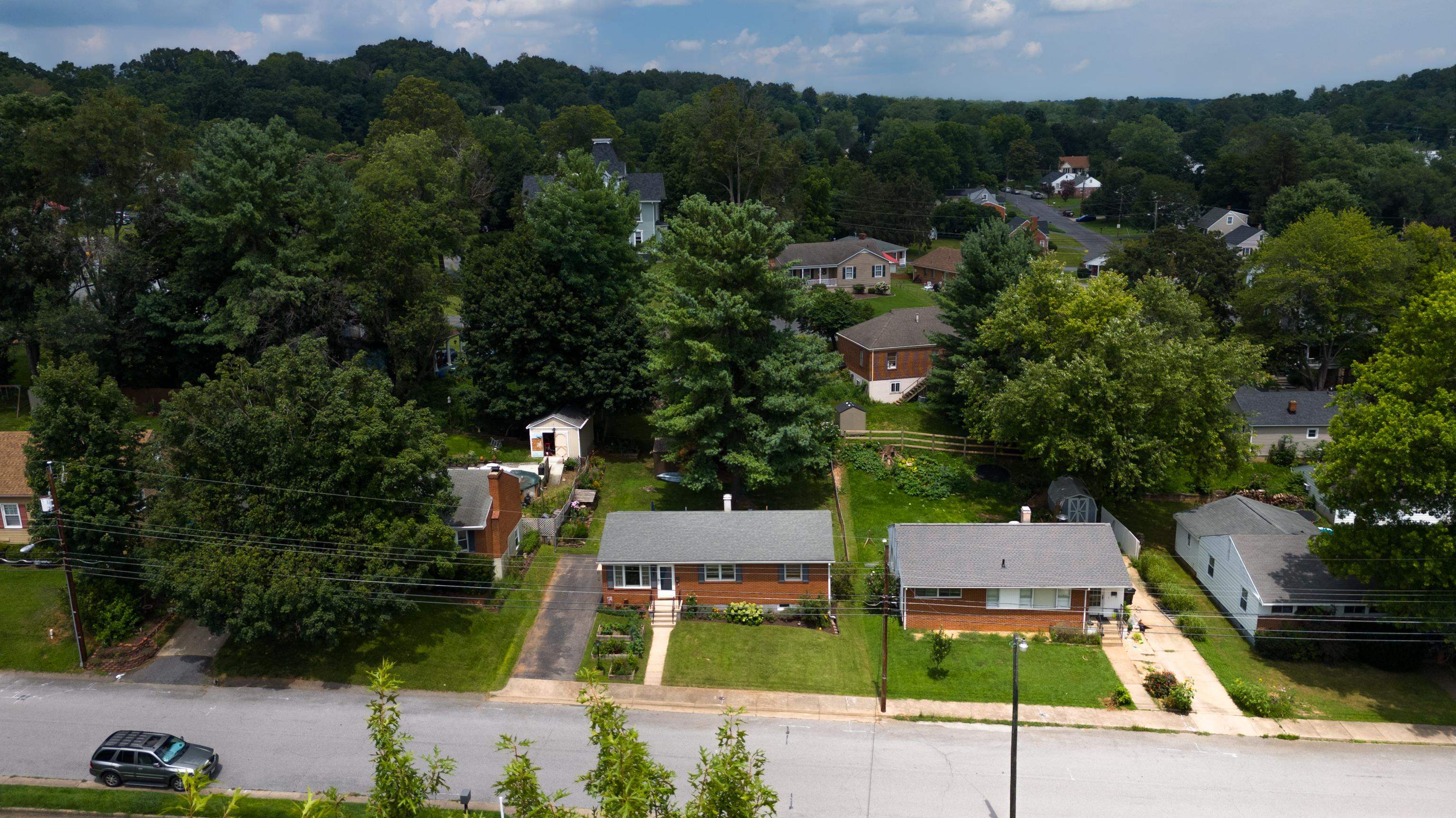 708 CHERRY HILL DR, STAUNTON, Virginia 24401, 3 Bedrooms Bedrooms, ,1 BathroomBathrooms,Residential,708 CHERRY HILL DR,667209 MLS # 667209