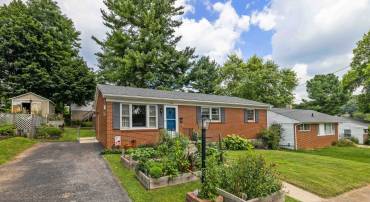 708 CHERRY HILL DR, STAUNTON, Virginia 24401, 3 Bedrooms Bedrooms, ,1 BathroomBathrooms,Residential,708 CHERRY HILL DR,667209 MLS # 667209
