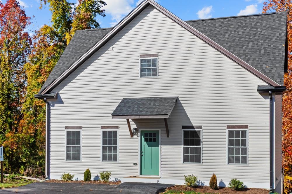 313 IVANHOE AVE, WAYNESBORO, Virginia 22980, 3 Bedrooms Bedrooms, ,2 BathroomsBathrooms,Residential,313 IVANHOE AVE,667211 MLS # 667211 313 IVANHOE AVE, WAYNESBORO, Virginia 22980, 3 Bedrooms Bedrooms, ,2 BathroomsBathrooms,Residential,313 IVANHOE AVE,667211 MLS # 667211