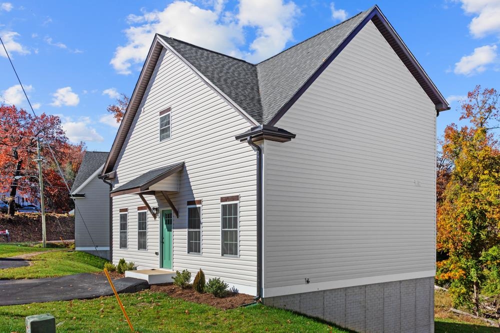 313 IVANHOE AVE, WAYNESBORO, Virginia 22980, 3 Bedrooms Bedrooms, ,2 BathroomsBathrooms,Residential,313 IVANHOE AVE,667211 MLS # 667211 313 IVANHOE AVE, WAYNESBORO, Virginia 22980, 3 Bedrooms Bedrooms, ,2 BathroomsBathrooms,Residential,313 IVANHOE AVE,667211 MLS # 667211