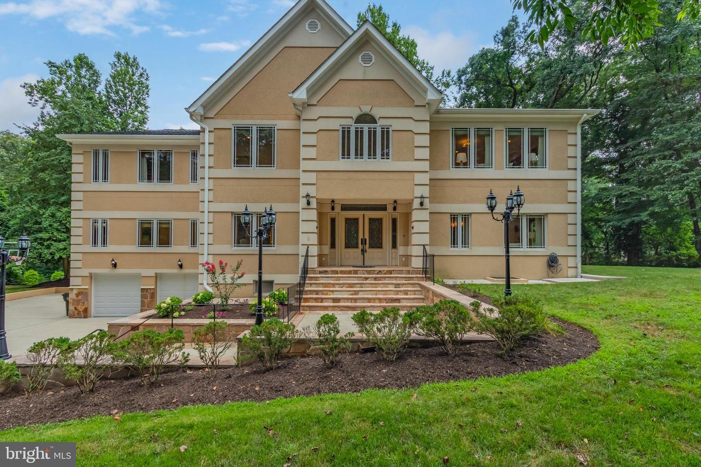 1113 SWINKS MILL RD, MCLEAN, Virginia 22102, 5 Bedrooms Bedrooms, ,5 BathroomsBathrooms,Residential,For sale,1113 SWINKS MILL RD,VAFX2247472 MLS # VAFX2247472