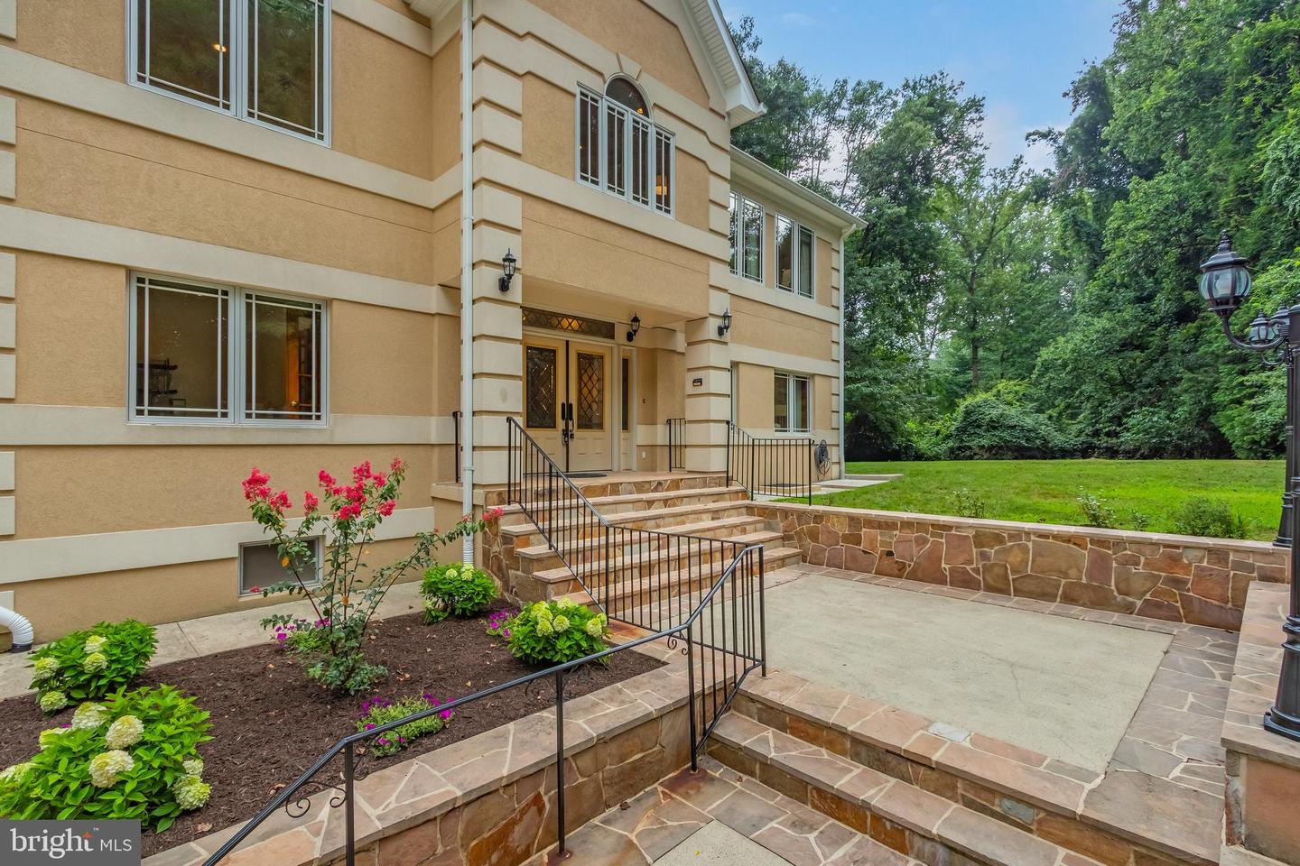 1113 SWINKS MILL RD, MCLEAN, Virginia 22102, 5 Bedrooms Bedrooms, ,5 BathroomsBathrooms,Residential,For sale,1113 SWINKS MILL RD,VAFX2247472 MLS # VAFX2247472