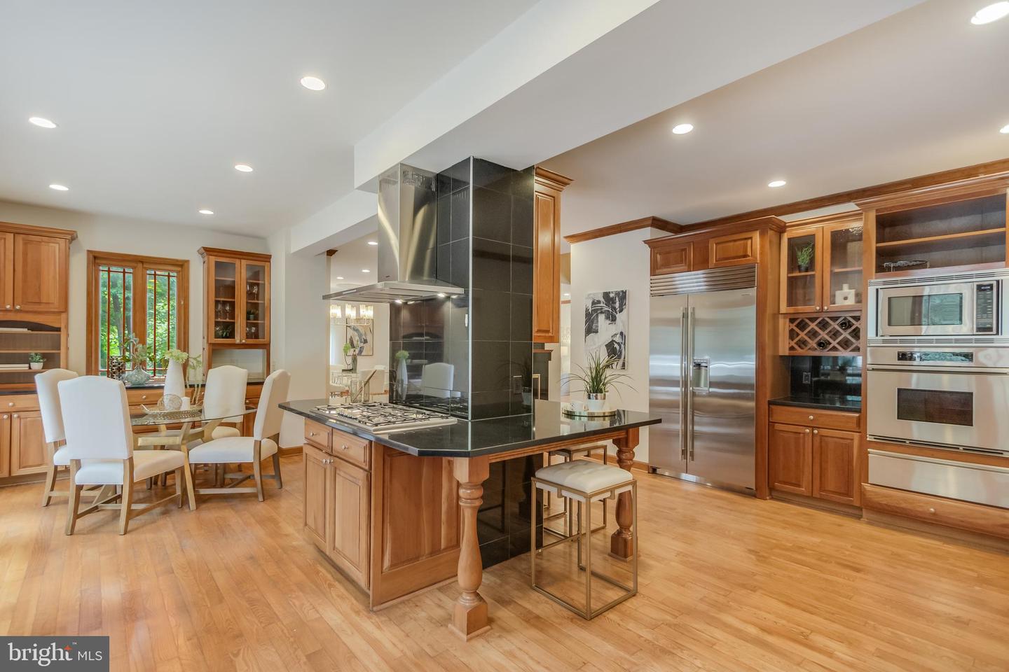 1113 SWINKS MILL RD, MCLEAN, Virginia 22102, 5 Bedrooms Bedrooms, ,5 BathroomsBathrooms,Residential,For sale,1113 SWINKS MILL RD,VAFX2247472 MLS # VAFX2247472