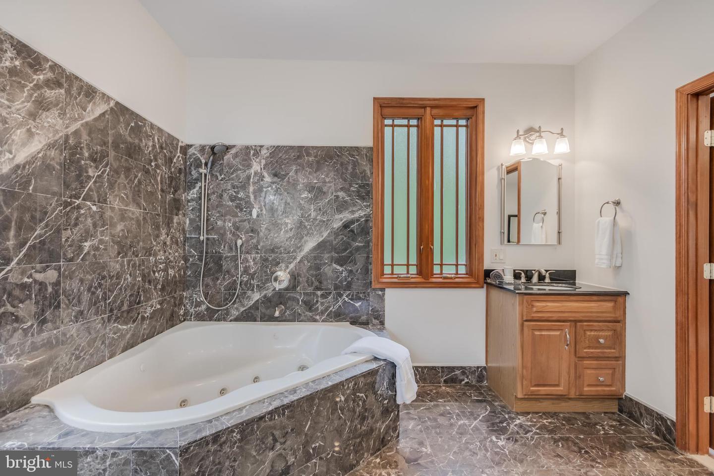 1113 SWINKS MILL RD, MCLEAN, Virginia 22102, 5 Bedrooms Bedrooms, ,5 BathroomsBathrooms,Residential,For sale,1113 SWINKS MILL RD,VAFX2247472 MLS # VAFX2247472