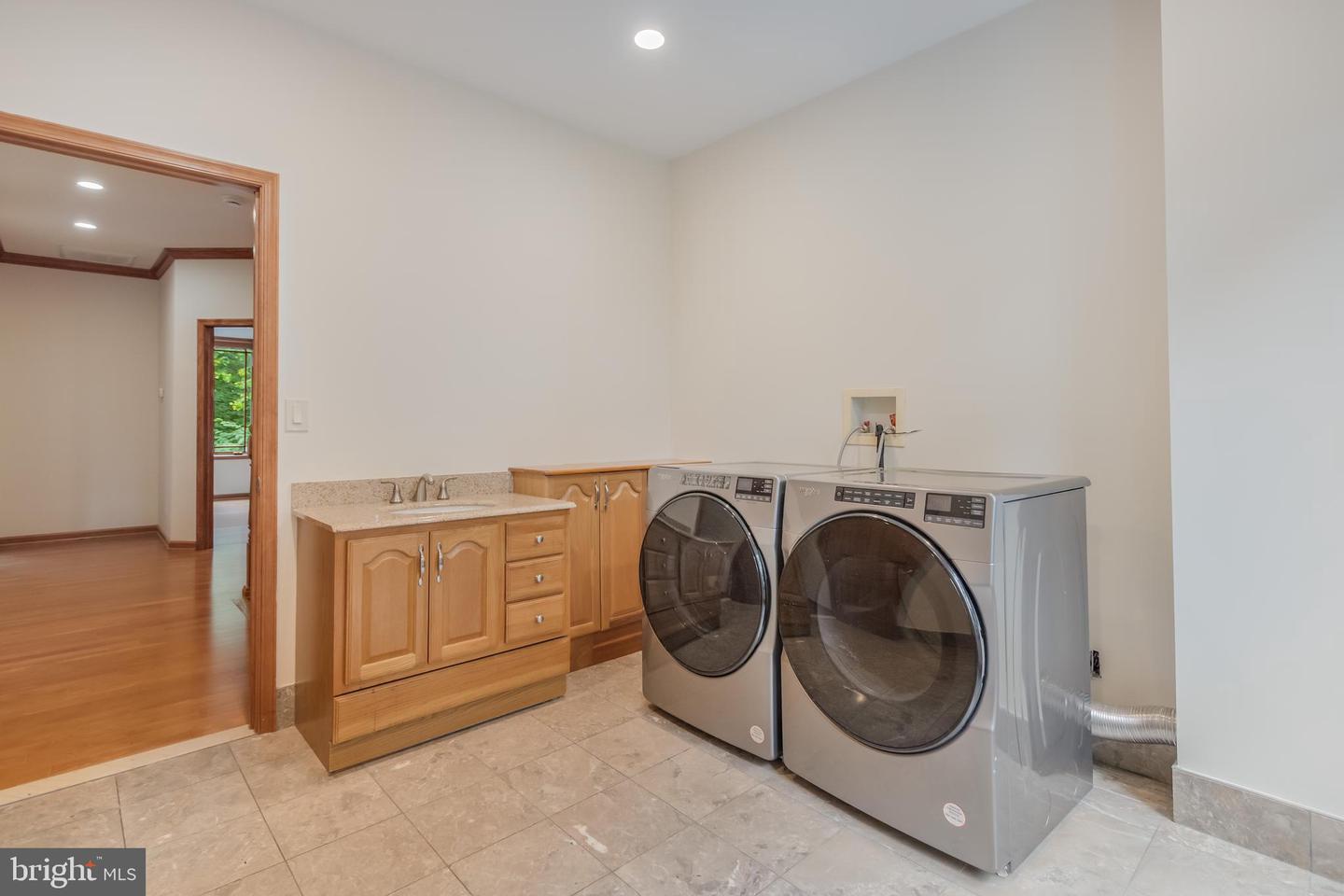 1113 SWINKS MILL RD, MCLEAN, Virginia 22102, 5 Bedrooms Bedrooms, ,5 BathroomsBathrooms,Residential,For sale,1113 SWINKS MILL RD,VAFX2247472 MLS # VAFX2247472