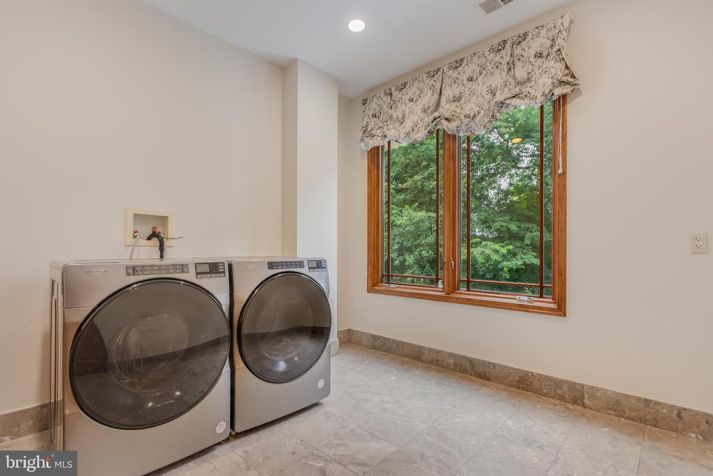 1113 SWINKS MILL RD, MCLEAN, Virginia 22102, 5 Bedrooms Bedrooms, ,5 BathroomsBathrooms,Residential,For sale,1113 SWINKS MILL RD,VAFX2247472 MLS # VAFX2247472
