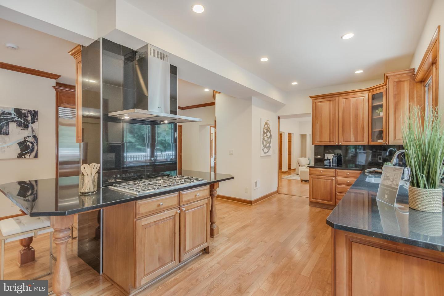 1113 SWINKS MILL RD, MCLEAN, Virginia 22102, 5 Bedrooms Bedrooms, ,5 BathroomsBathrooms,Residential,For sale,1113 SWINKS MILL RD,VAFX2247472 MLS # VAFX2247472