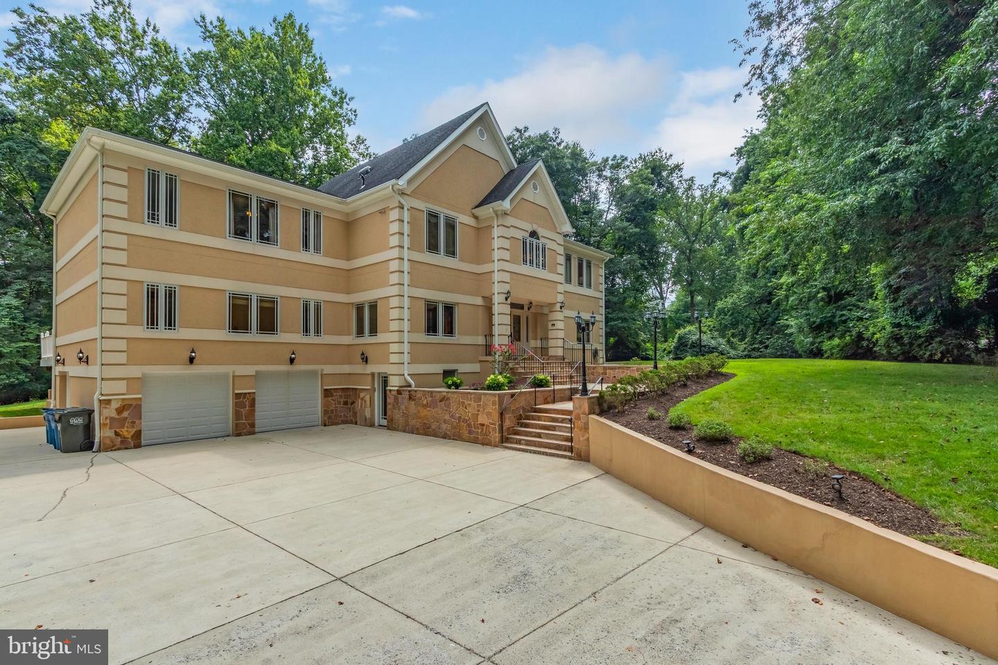 1113 SWINKS MILL RD, MCLEAN, Virginia 22102, 5 Bedrooms Bedrooms, ,5 BathroomsBathrooms,Residential,For sale,1113 SWINKS MILL RD,VAFX2247472 MLS # VAFX2247472