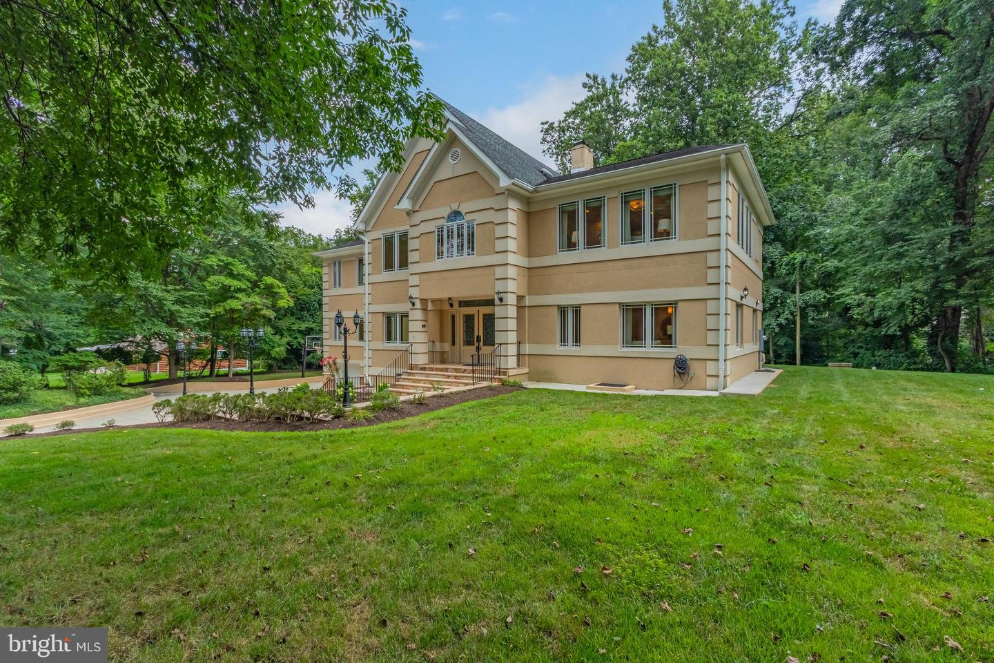 1113 SWINKS MILL RD, MCLEAN, Virginia 22102, 5 Bedrooms Bedrooms, ,5 BathroomsBathrooms,Residential,For sale,1113 SWINKS MILL RD,VAFX2247472 MLS # VAFX2247472