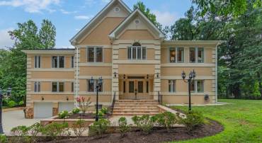 1113 SWINKS MILL RD, MCLEAN, Virginia 22102, 5 Bedrooms Bedrooms, ,5 BathroomsBathrooms,Residential,For sale,1113 SWINKS MILL RD,VAFX2247472 MLS # VAFX2247472