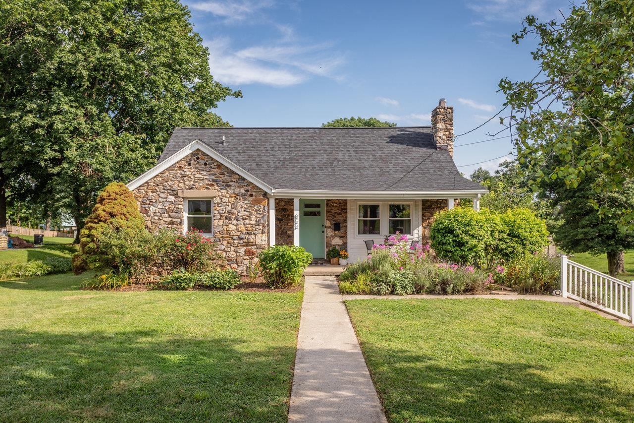 853 OLD FURNACE RD, HARRISONBURG, Virginia 22802, 4 Bedrooms Bedrooms, ,2 BathroomsBathrooms,Residential,853 OLD FURNACE RD,667218 MLS # 667218